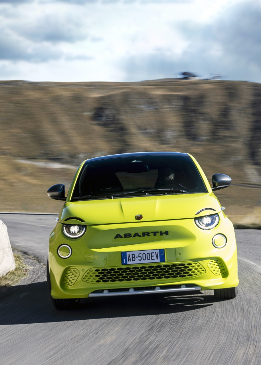 Abarth 500e: immagini ufficiali