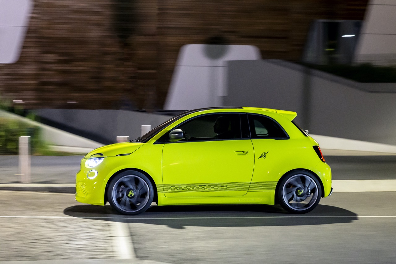 Abarth 500e: immagini ufficiali