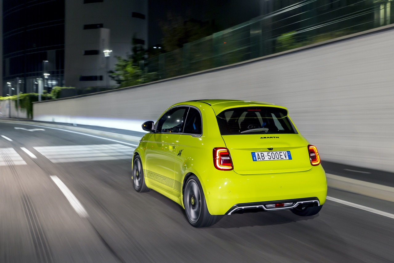 Abarth 500e: immagini ufficiali