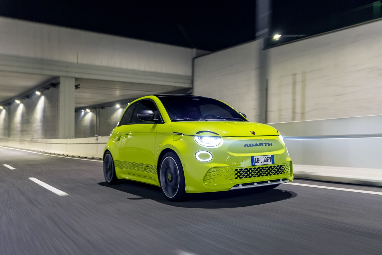 Abarth 500e: immagini ufficiali