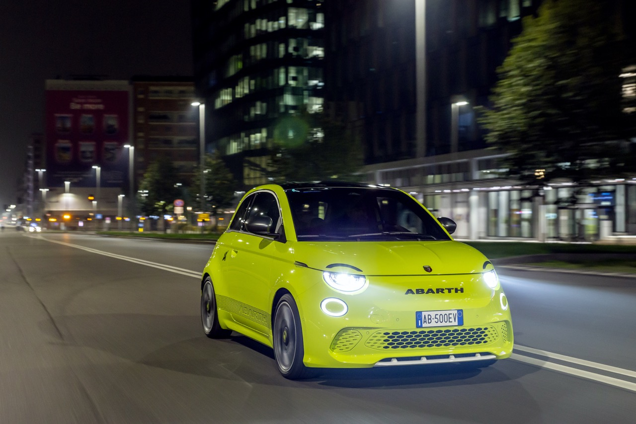 Abarth 500e: immagini ufficiali