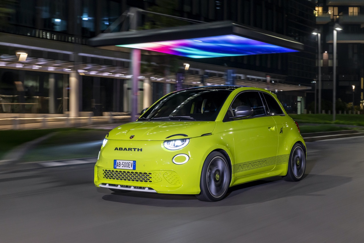 Abarth 500e: immagini ufficiali