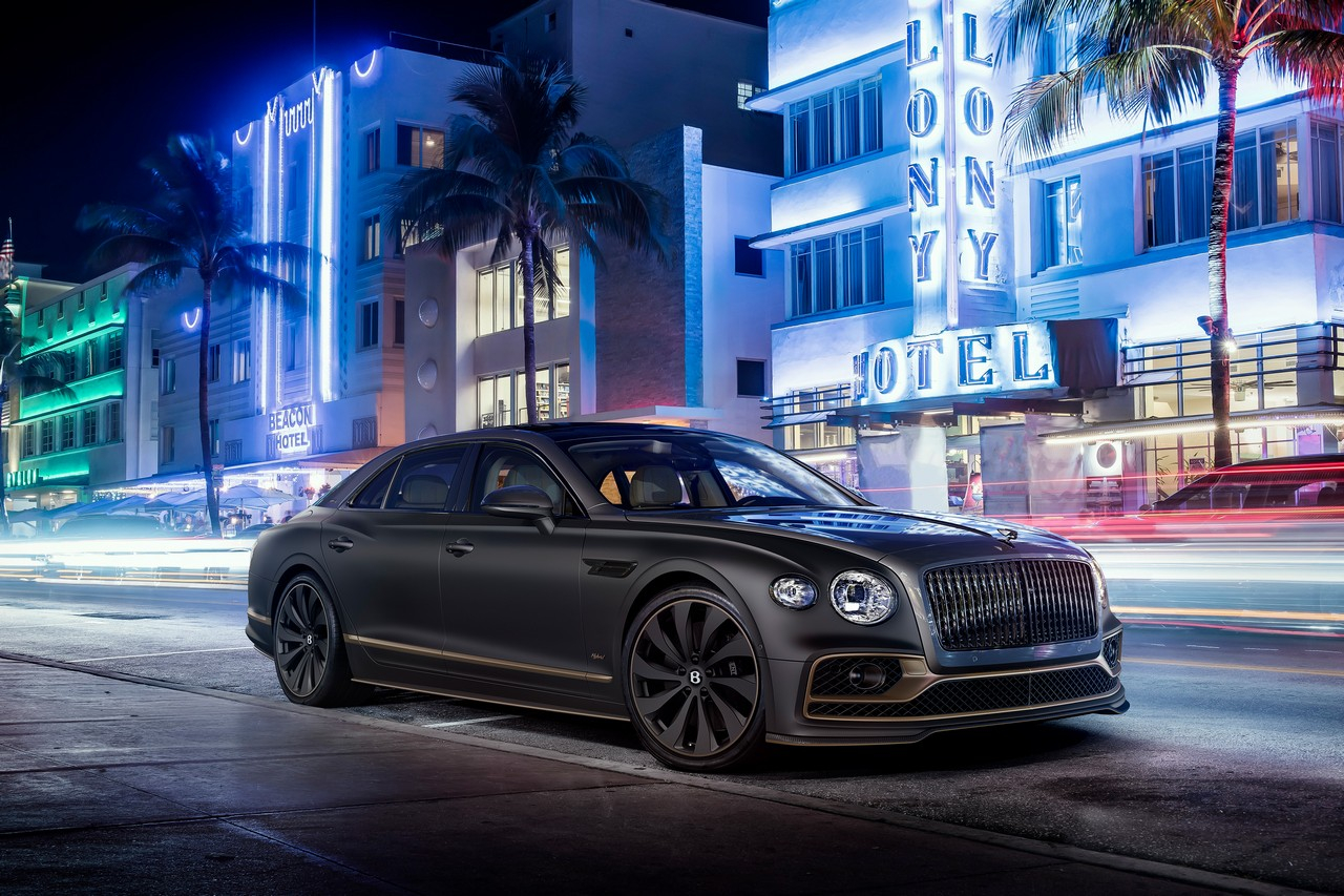 Bentley Flying Spur Hybrid 