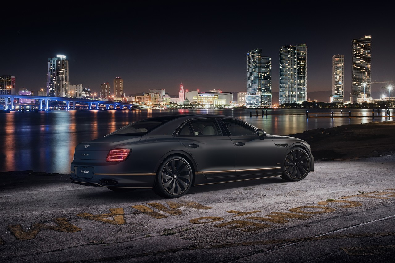 Bentley Flying Spur Hybrid 