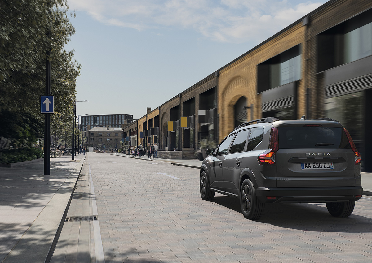 Dacia Jogger Hybrid 140: le foto