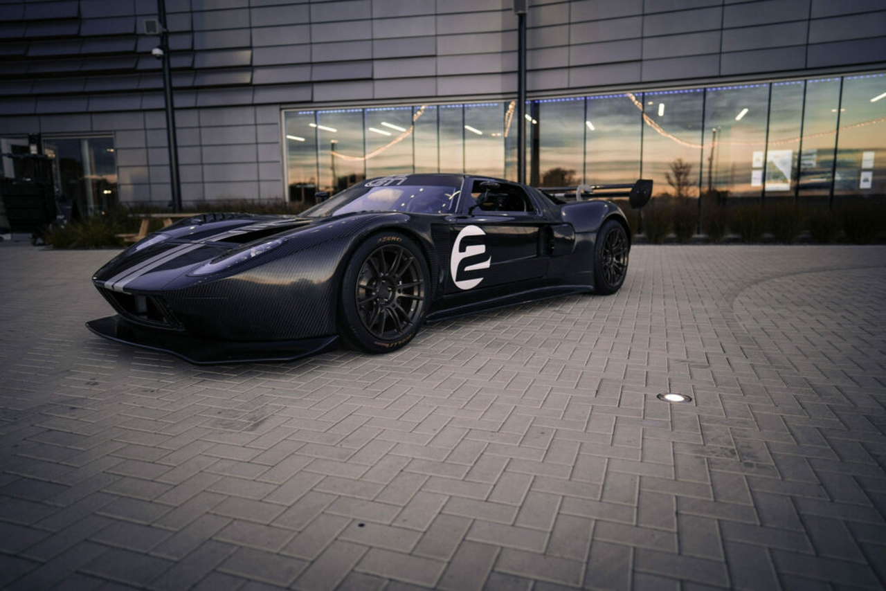 Ford GT diventa GT1: le foto ufficiali