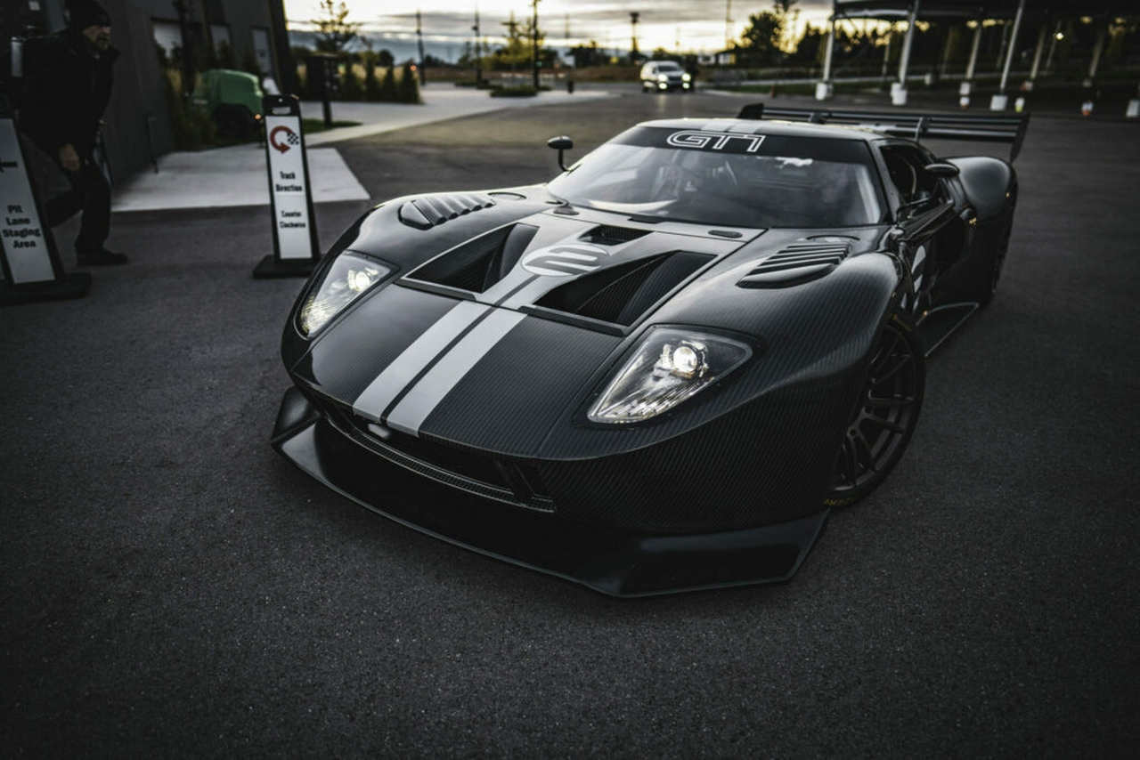 Ford GT diventa GT1: le foto ufficiali