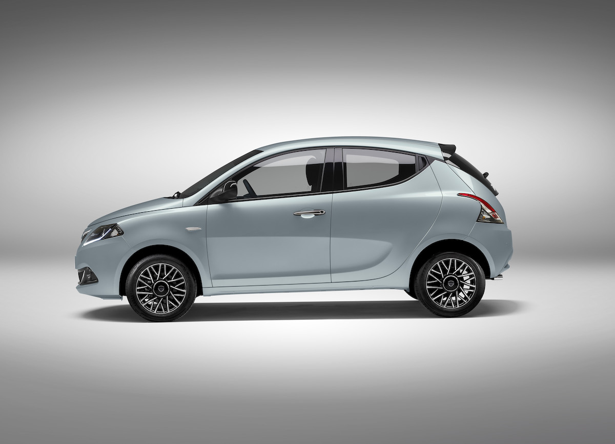 Lancia Ypsilon MY 2023: le foto