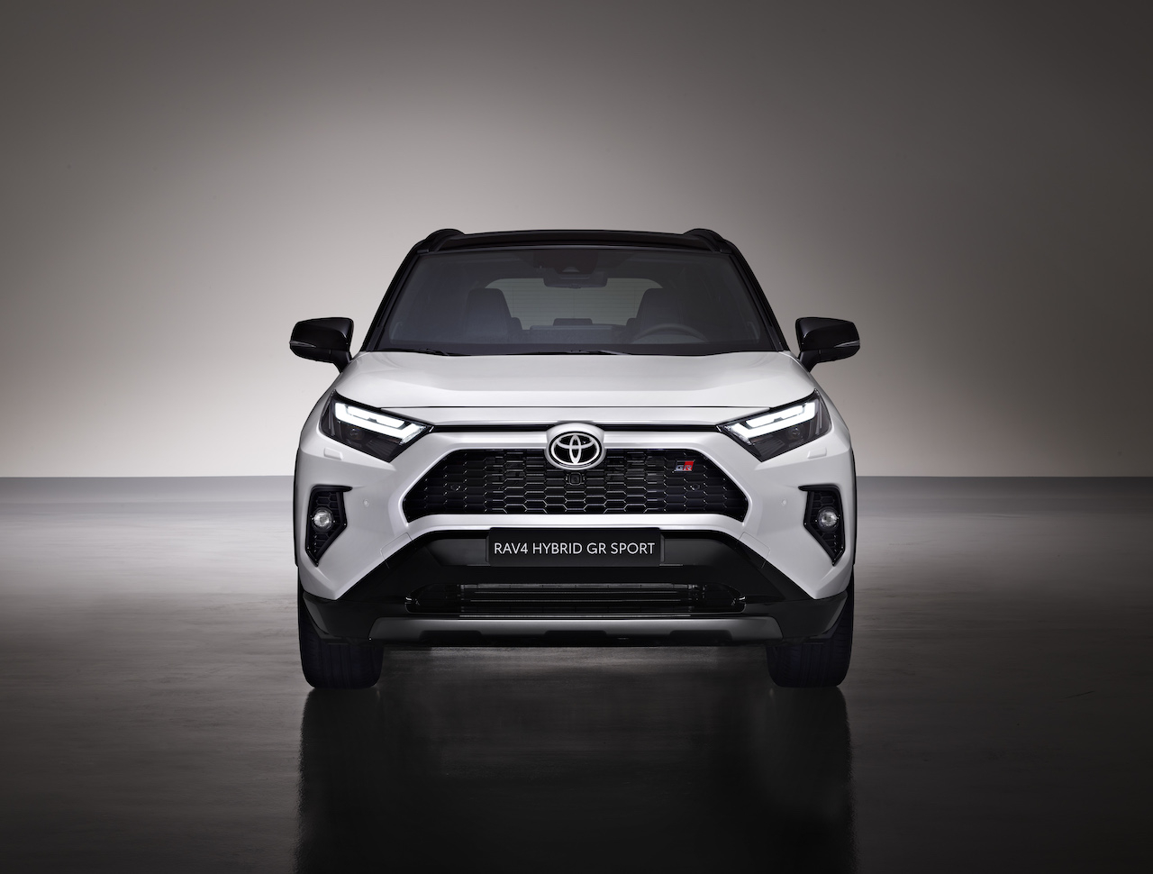 Toyota RAV4 Hybrid GR SPORT: le foto ufficiali