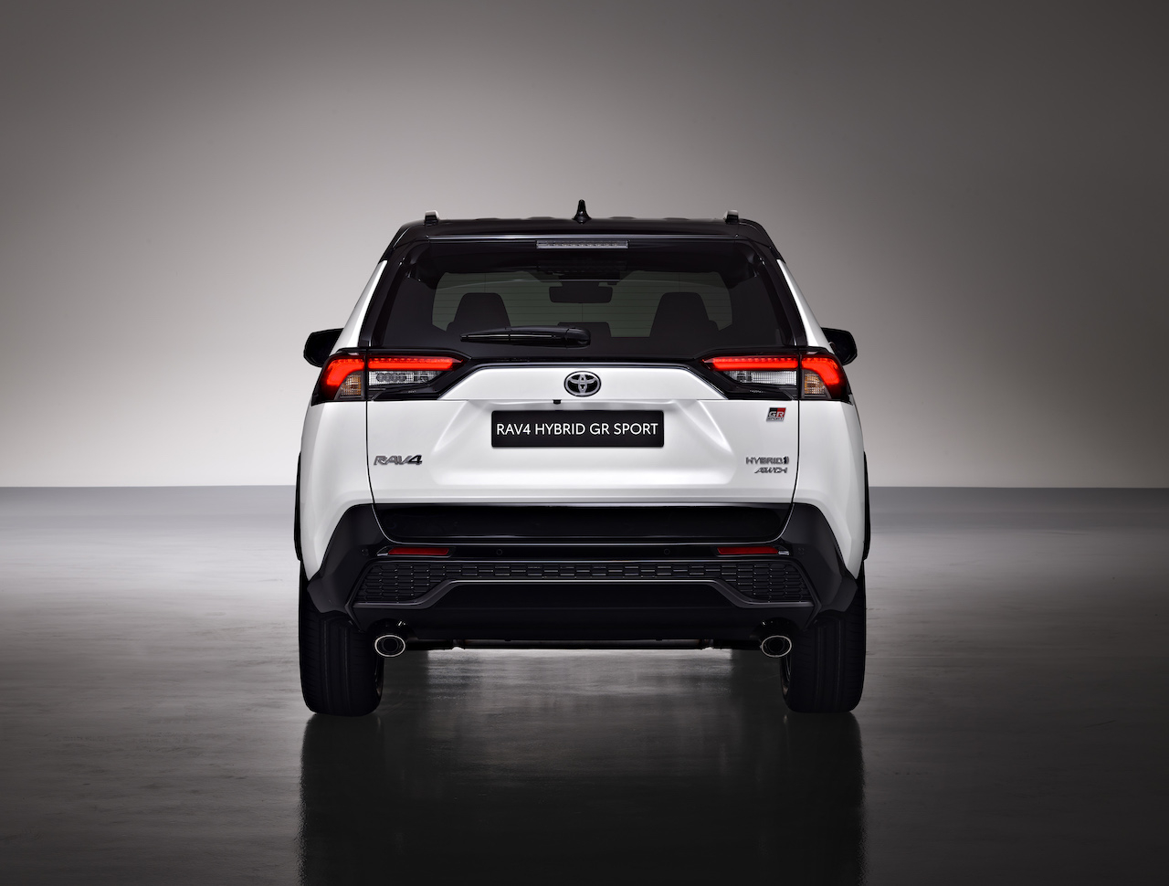 Toyota RAV4 Hybrid GR SPORT: le foto ufficiali