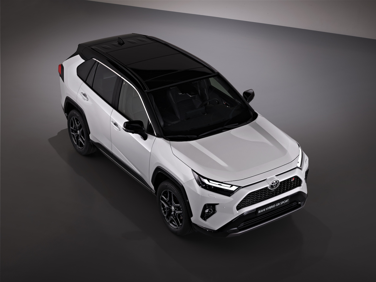 Toyota RAV4 Hybrid GR SPORT: le foto ufficiali