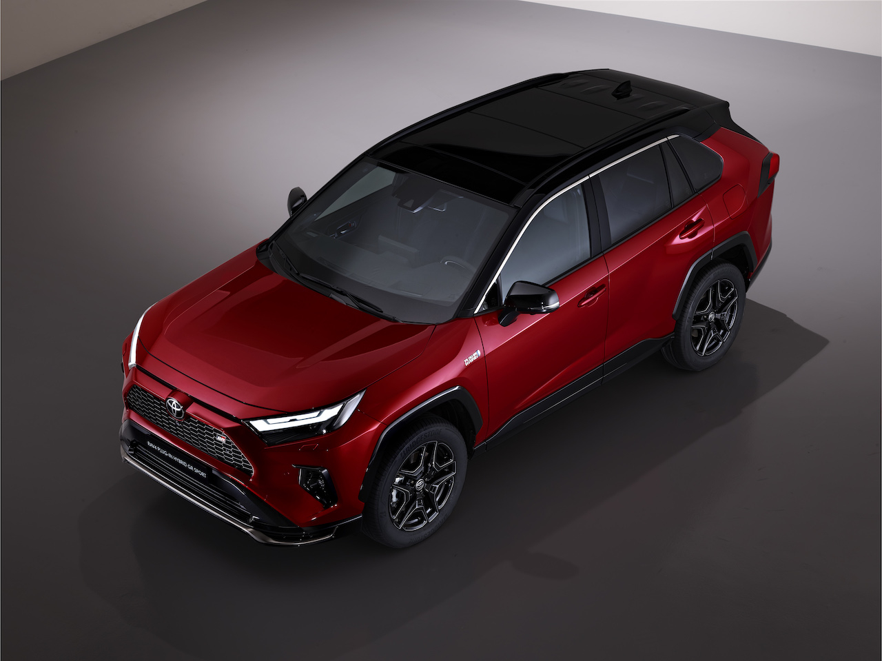 Toyota RAV4 Hybrid GR SPORT: le foto ufficiali