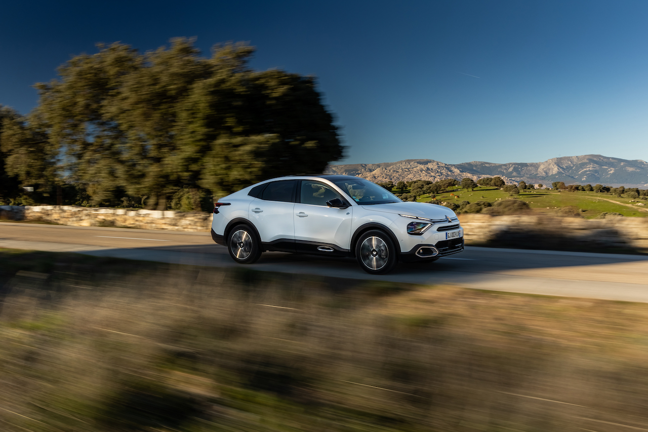 Citroen C4 X primo contatto: le foto