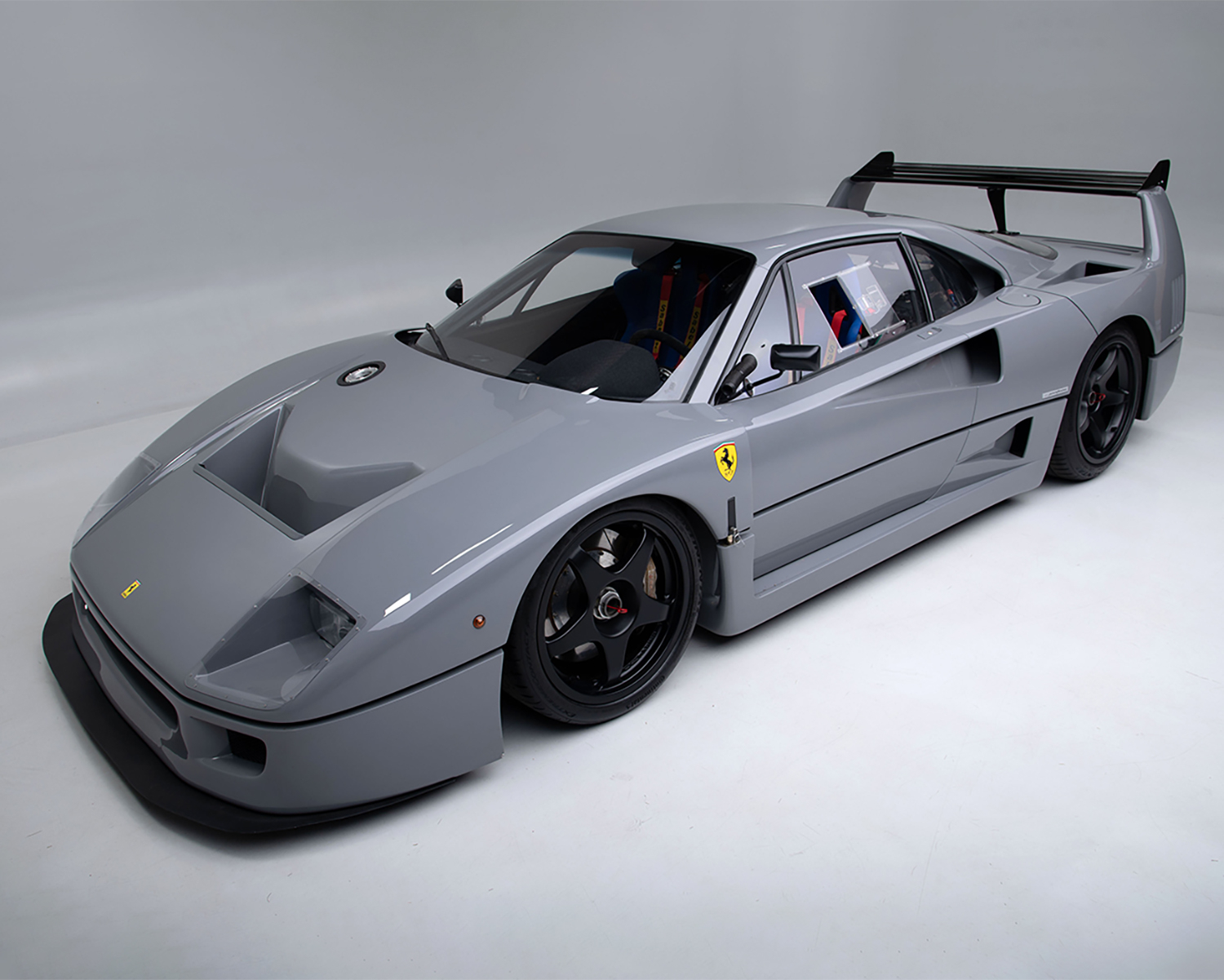 Ferrari F40 grigia