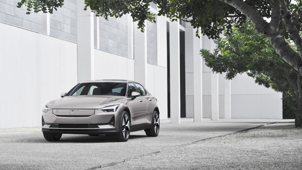 Polestar 2: le foto del restyling