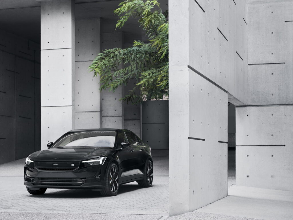 Polestar 2: le foto del restyling