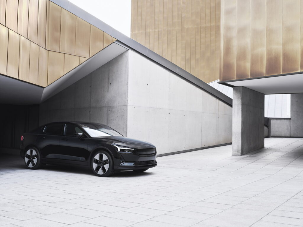 Polestar 2: le foto del restyling