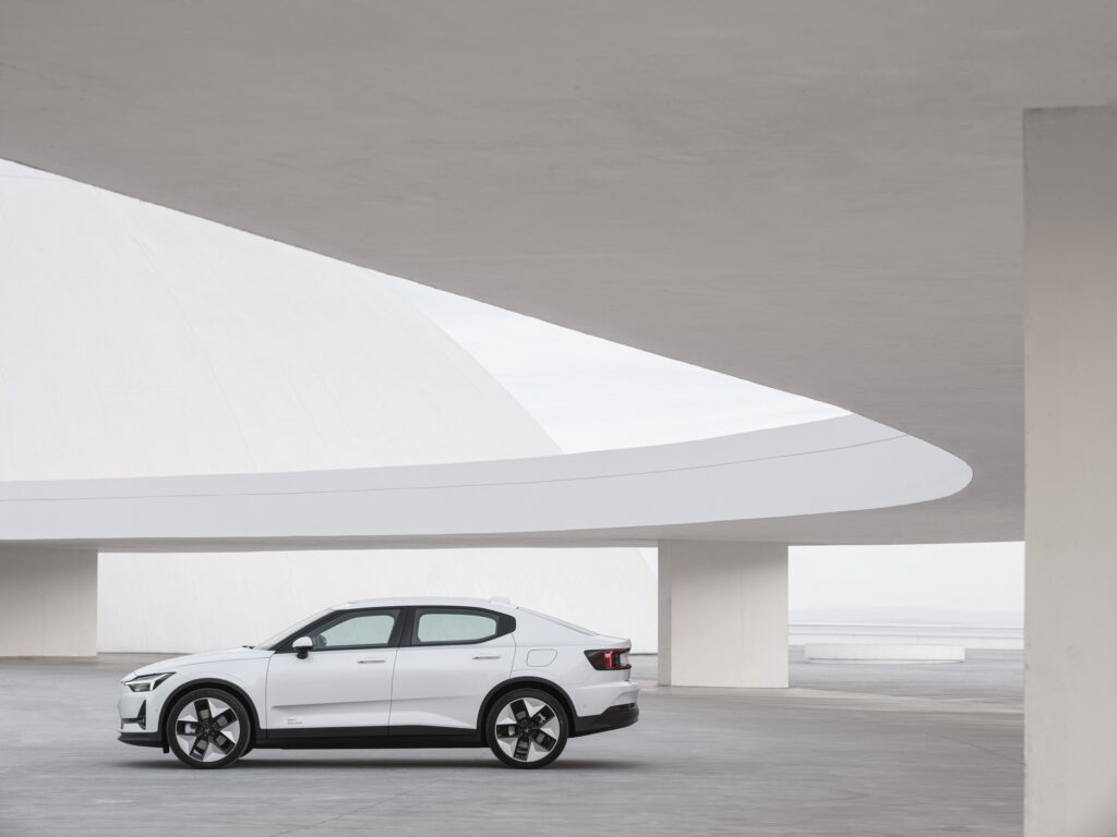 Polestar 2: le foto del restyling