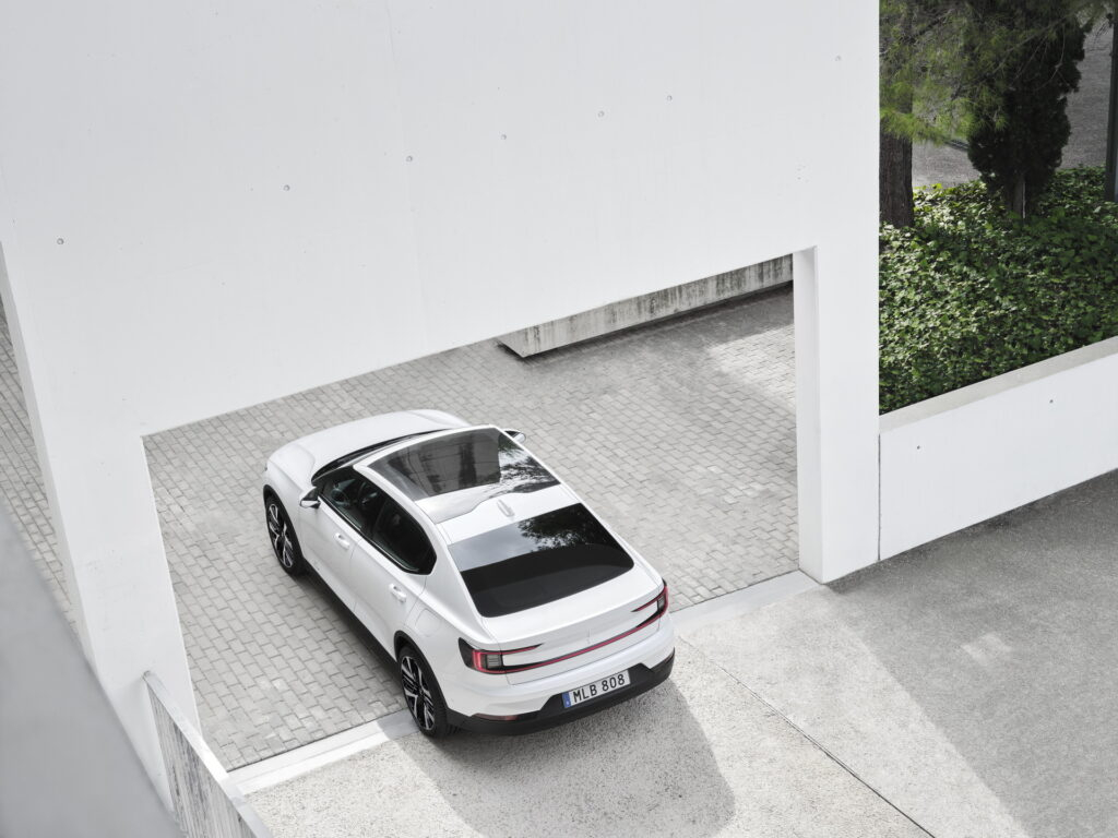 Polestar 2: le foto del restyling