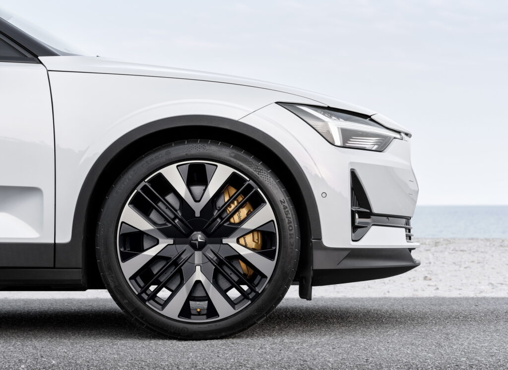 Polestar 2: le foto del restyling