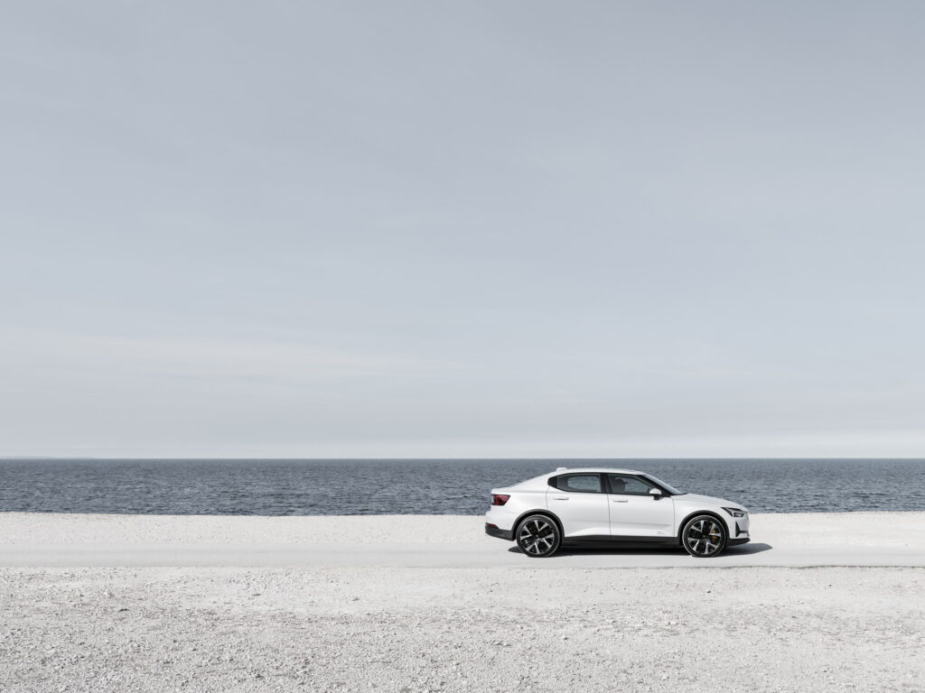 Polestar 2: le foto del restyling