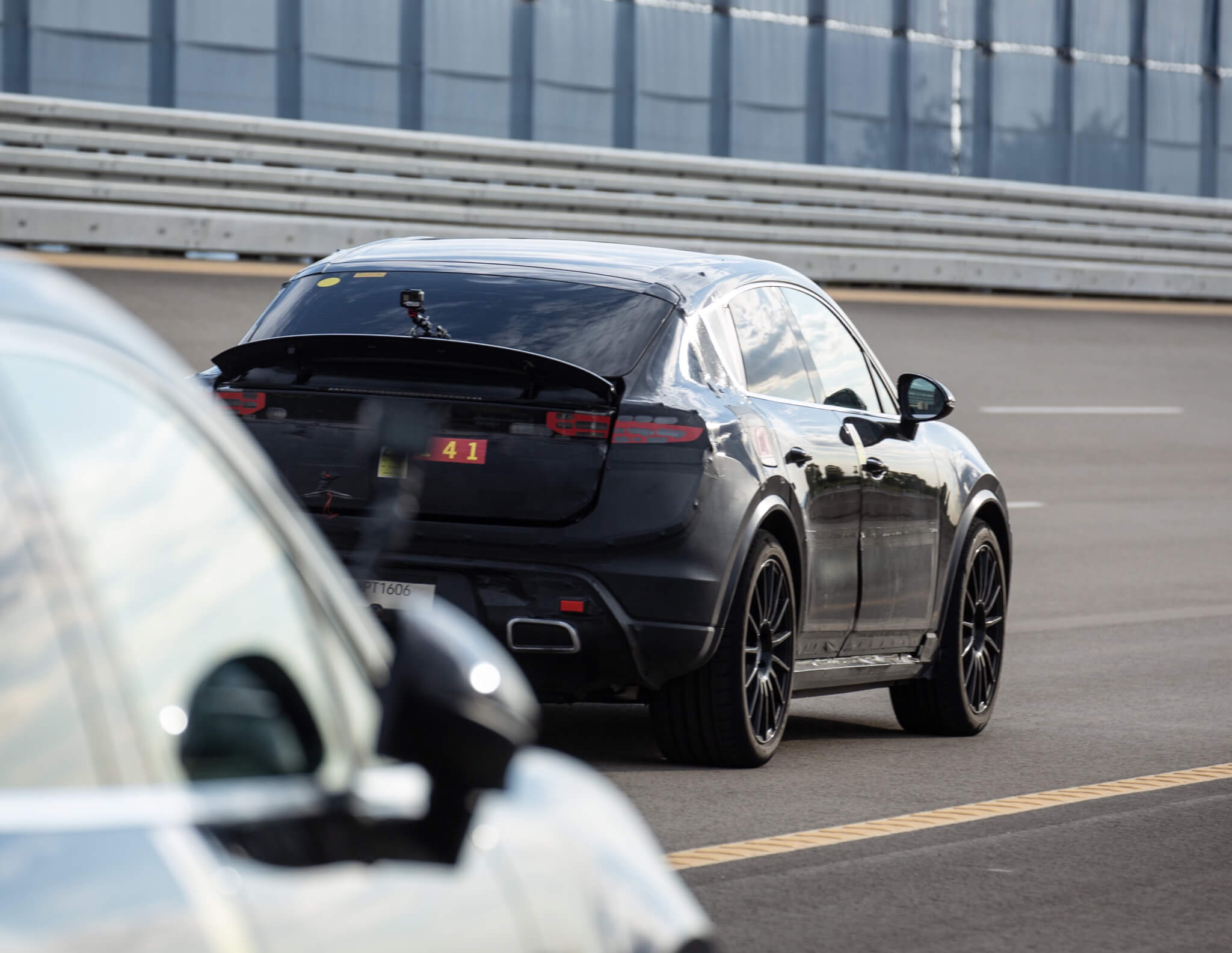 Porche Macan EV: le prime foto ufficiali