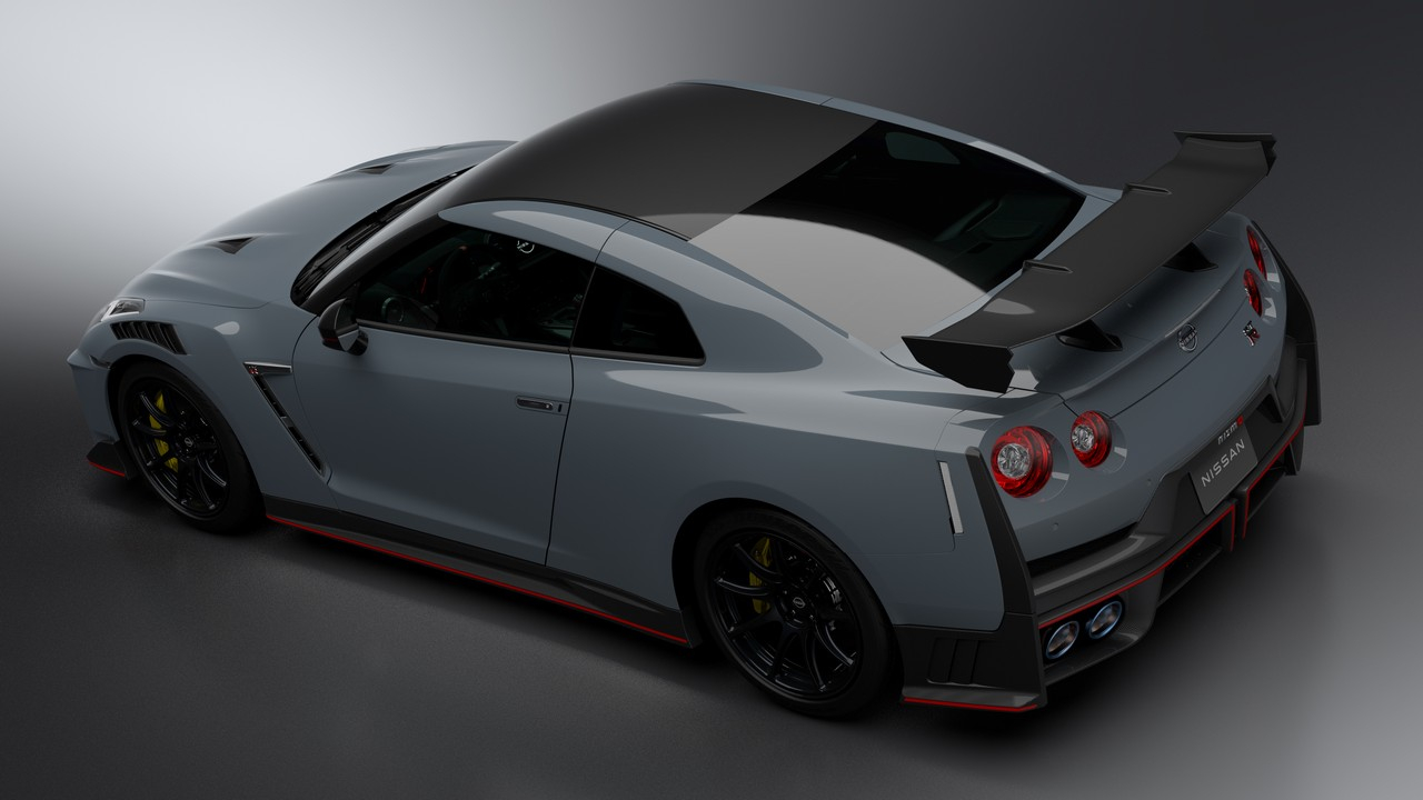 Nissan GT-R 2024: immagini ufficiali