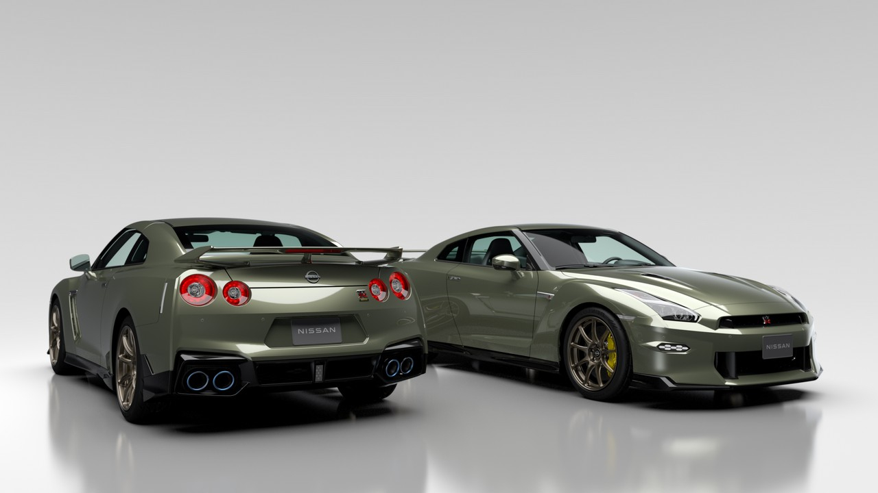 Nissan GT-R 2024: immagini ufficiali