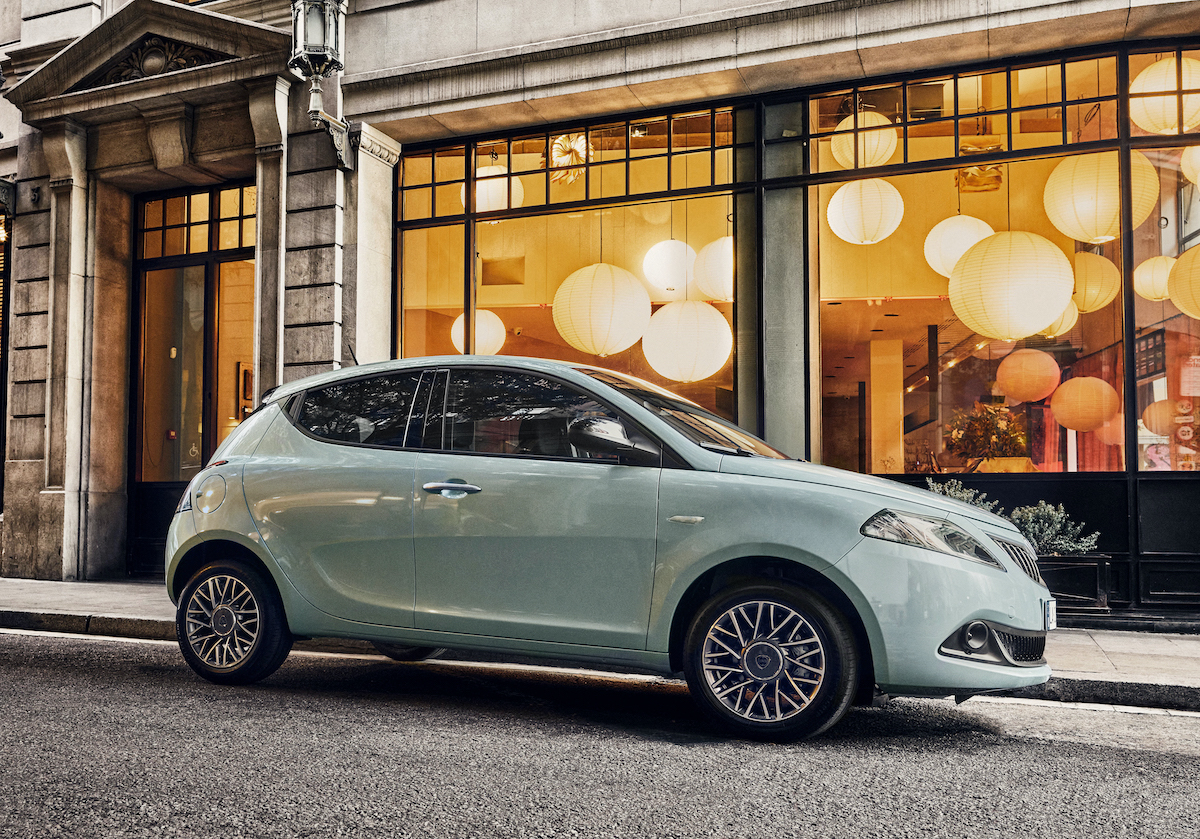 Lancia Ypsilon MY 2023: le foto