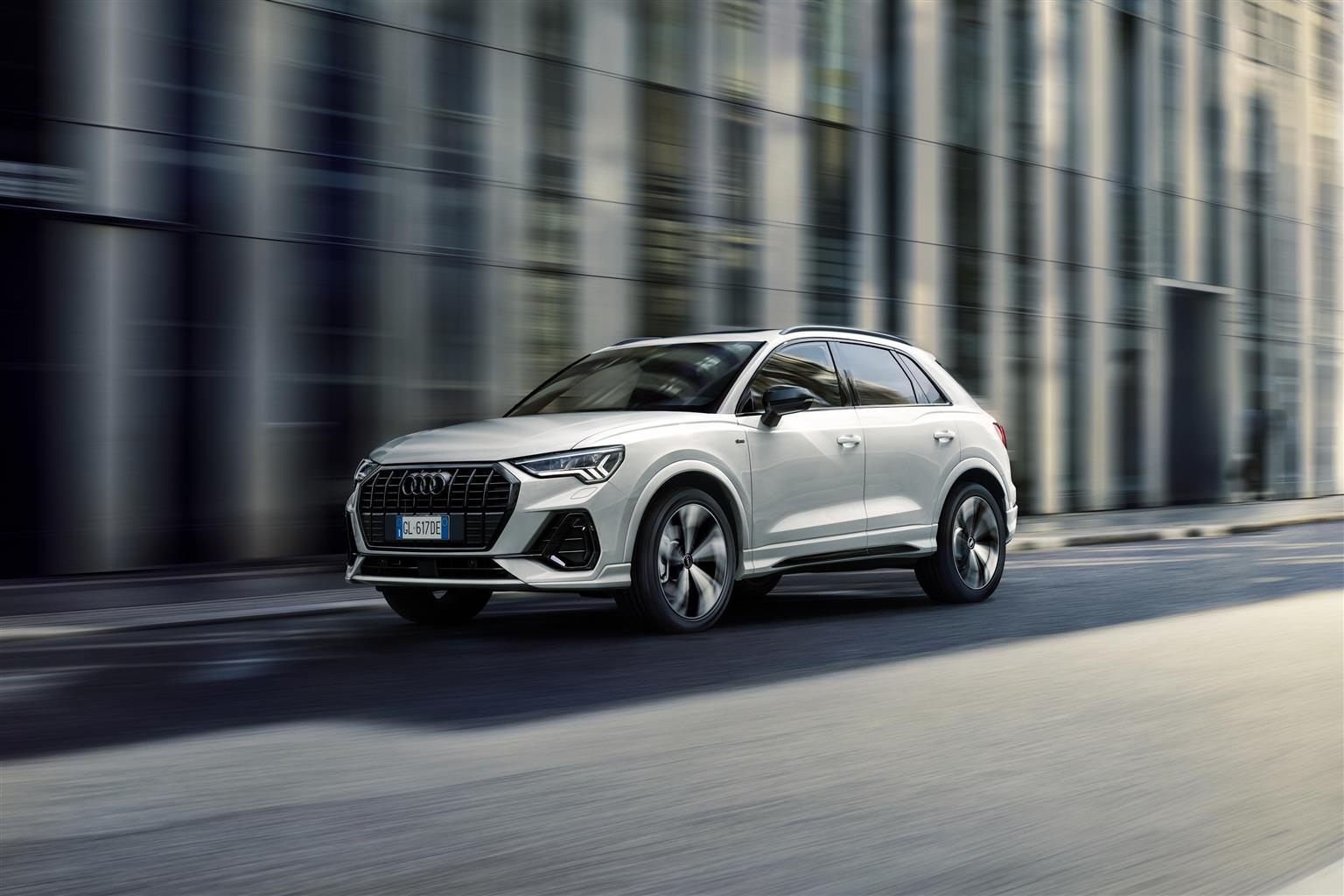 Audi A3, Q3 e Q5 Identity Black: le immagini ufficiali