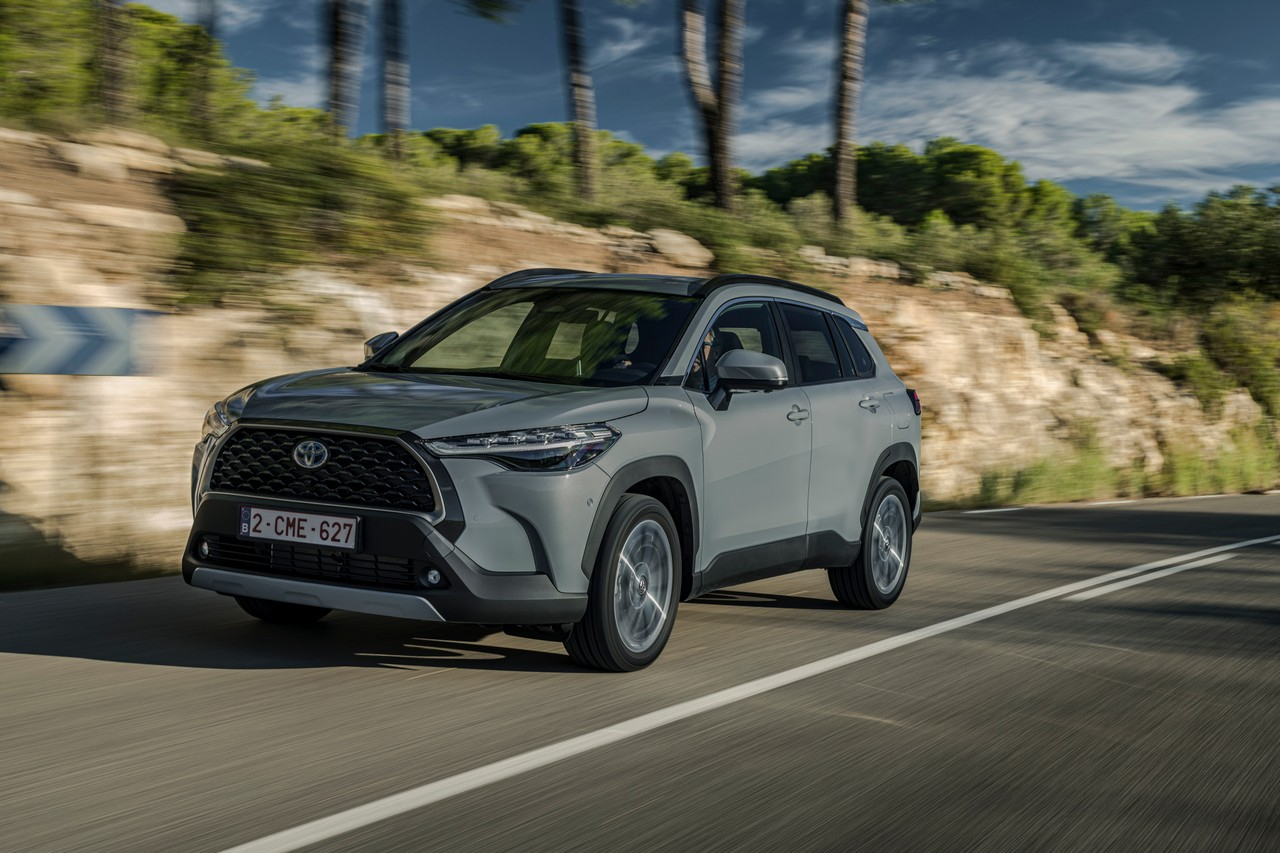 Toyota Corolla Cross 1.8 Hybrid 2023: immagini ufficiali