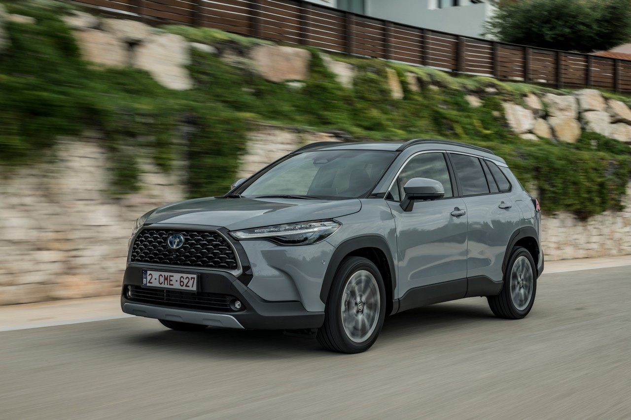 Toyota Corolla Cross 1.8 Hybrid 2023: immagini ufficiali