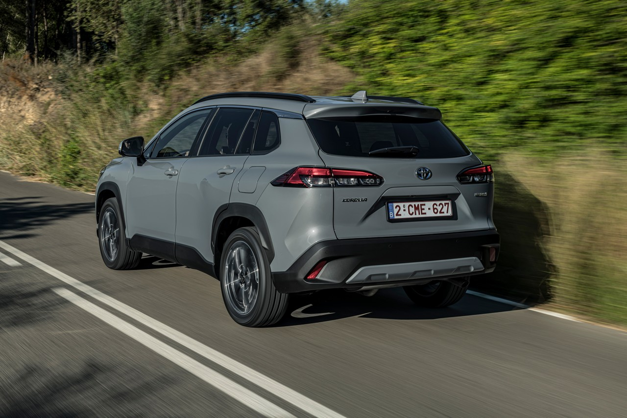 Toyota Corolla Cross 1.8 Hybrid 2023: immagini ufficiali