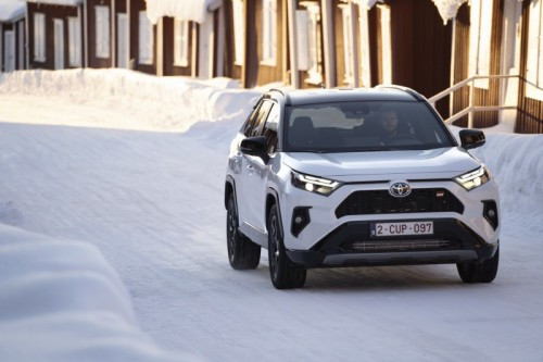 Toyota RAV4 GR Sport: le immagini ufficiali