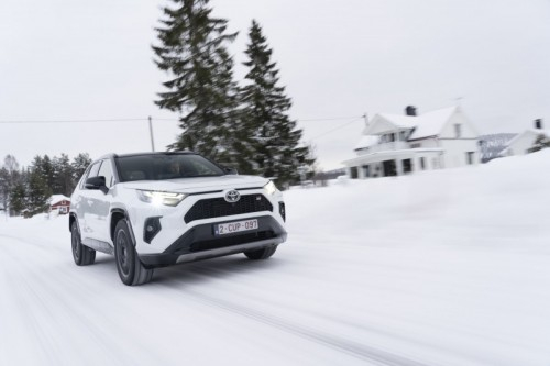 Toyota RAV4 GR Sport: le immagini ufficiali