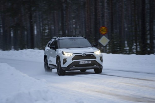 Toyota RAV4 GR Sport: le immagini ufficiali