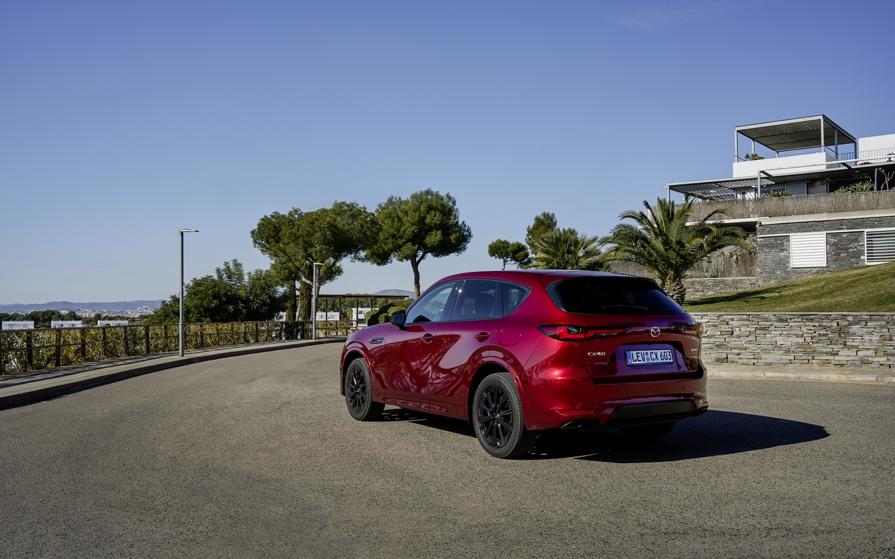 Mazda CX-60 e-Skyactiv D: nuove immagini ufficiali