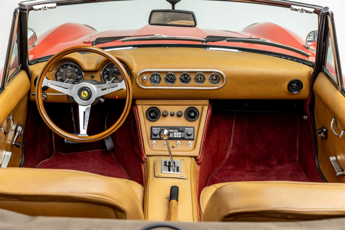 Ferrari 250 GT California Spyder replica