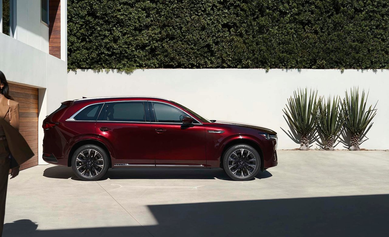 Mazda CX-90: immagini ufficiali