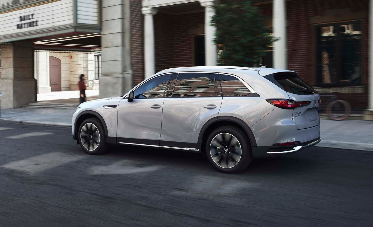 Mazda CX-90: immagini ufficiali