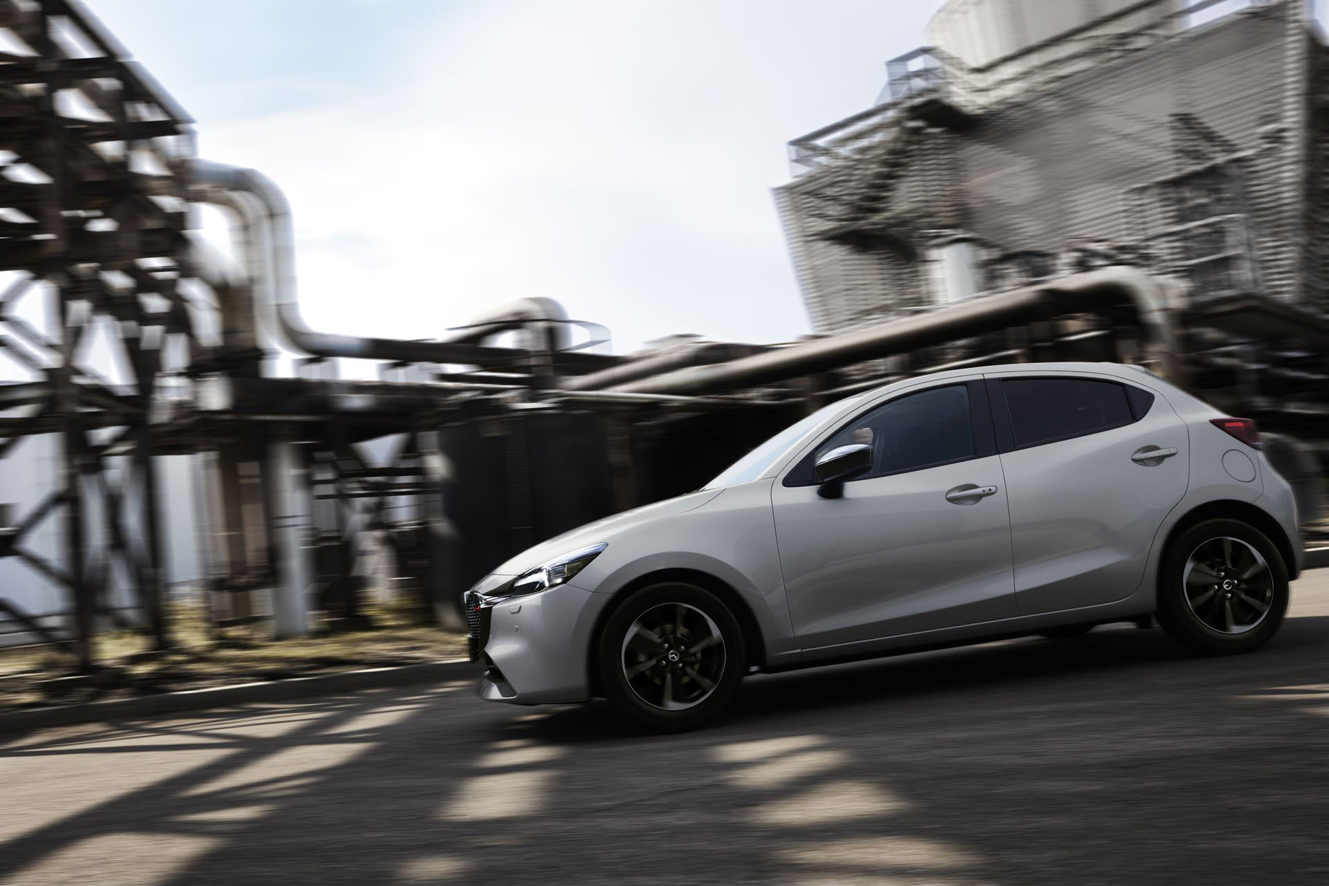 Nuova Mazda2 2023: le immagini ufficiali