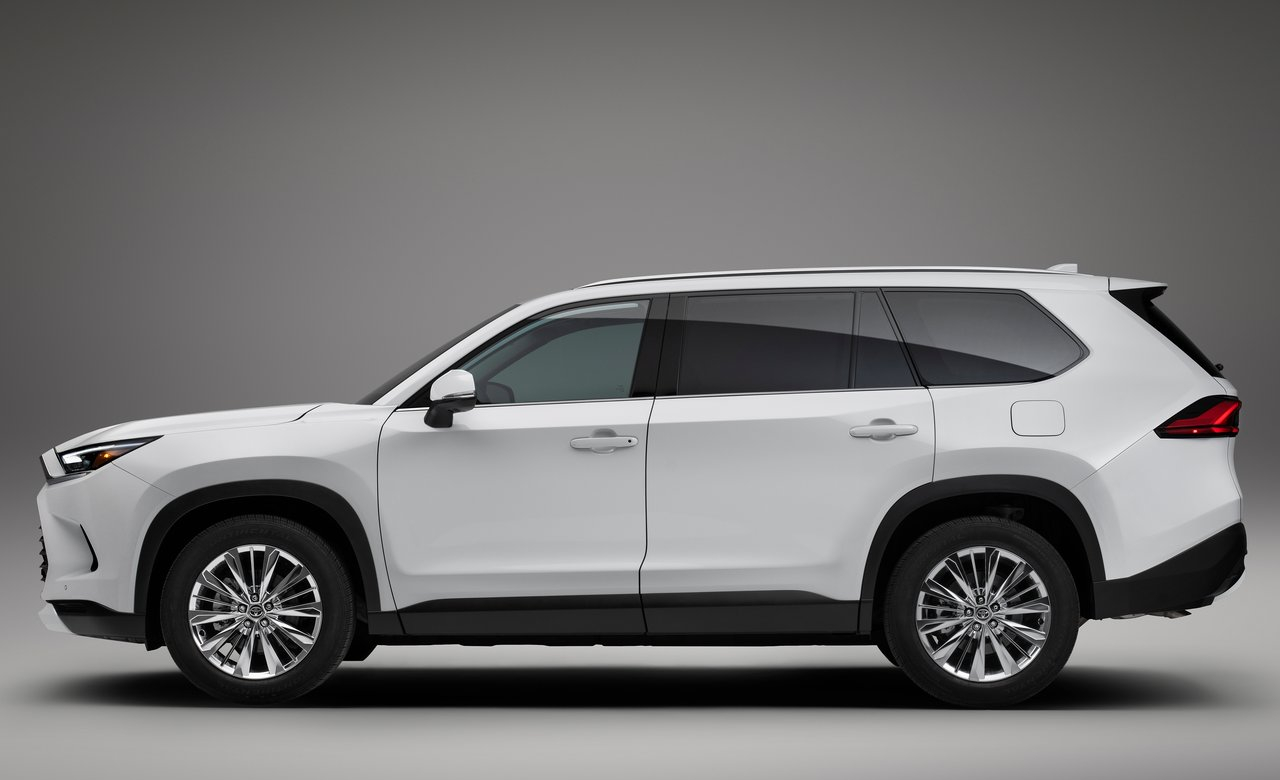 Toyota Grand Highlander: immagini ufficiali