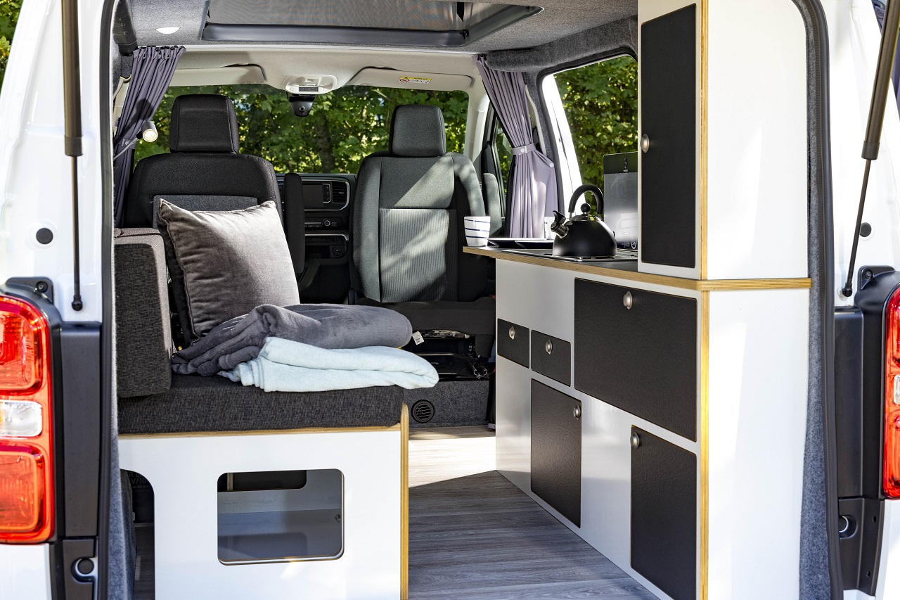 Le foto dell'Opel Vivaro Alpincamper