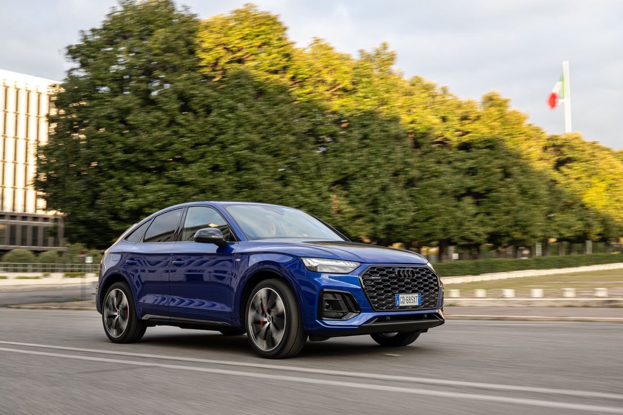 Audi Q3 e Q5  Identity Black: le foto