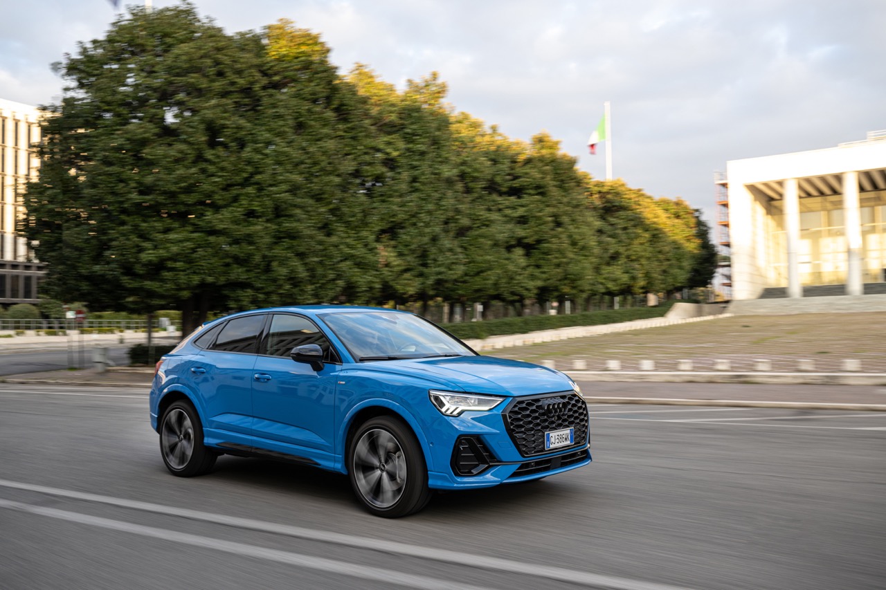 Audi Q3 e Q5  Identity Black: le foto