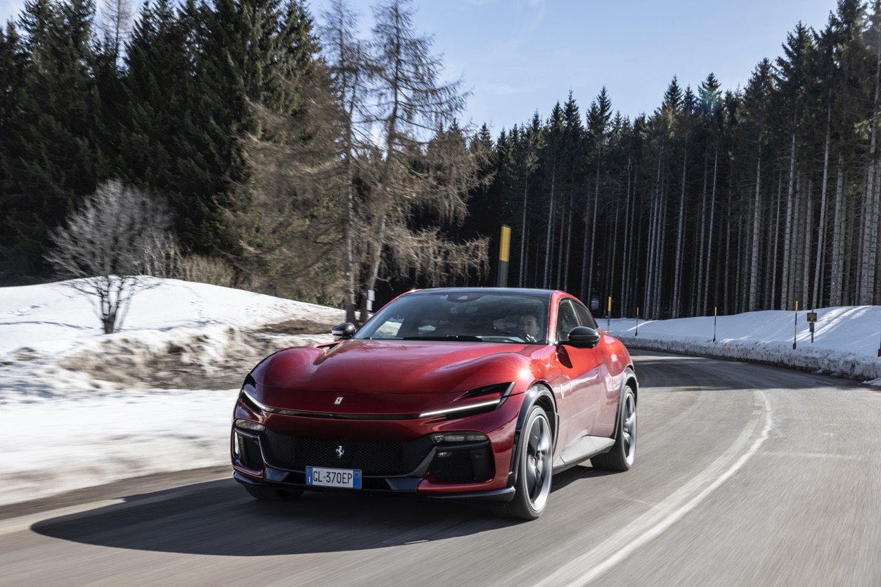 Ferrari Purosangue: le foto del test