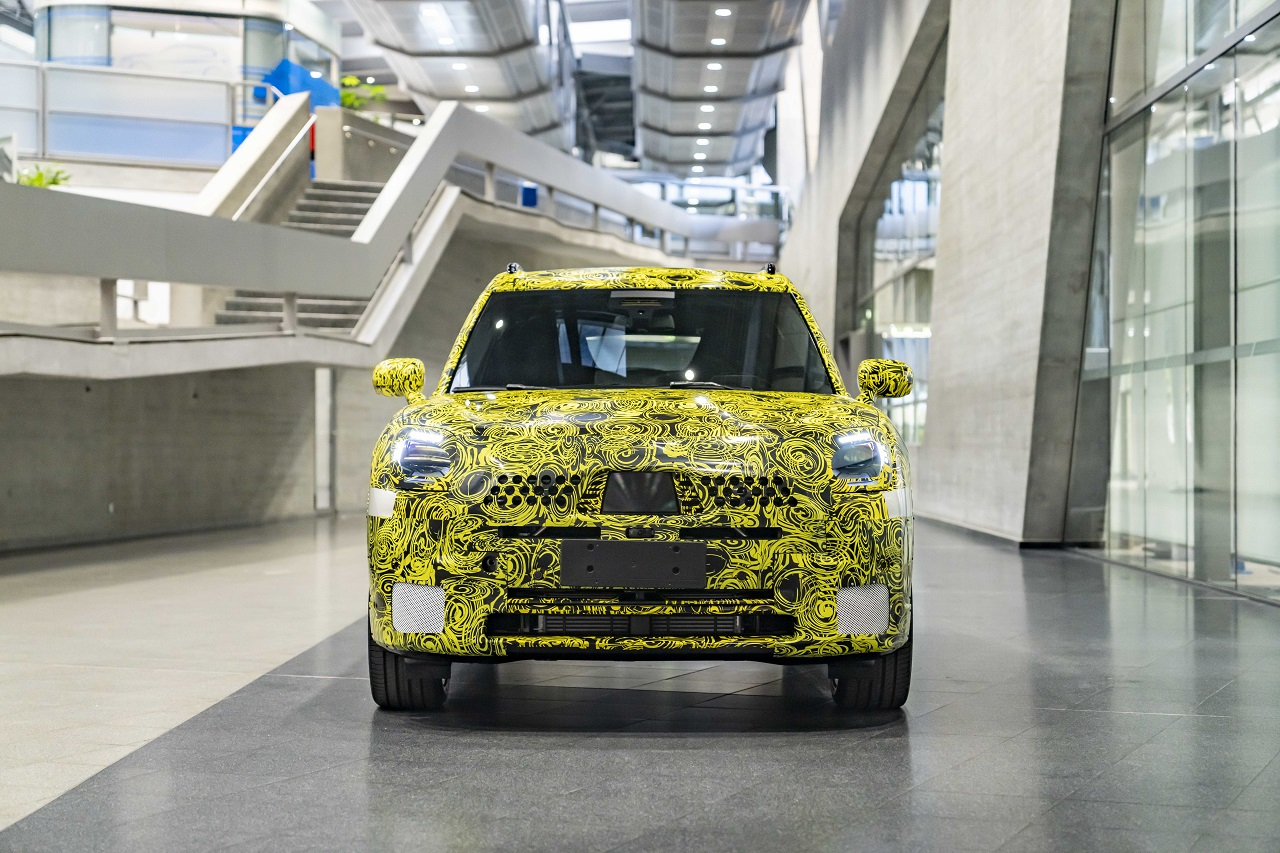 Le immagini della nuova MINI Countryman elettrica