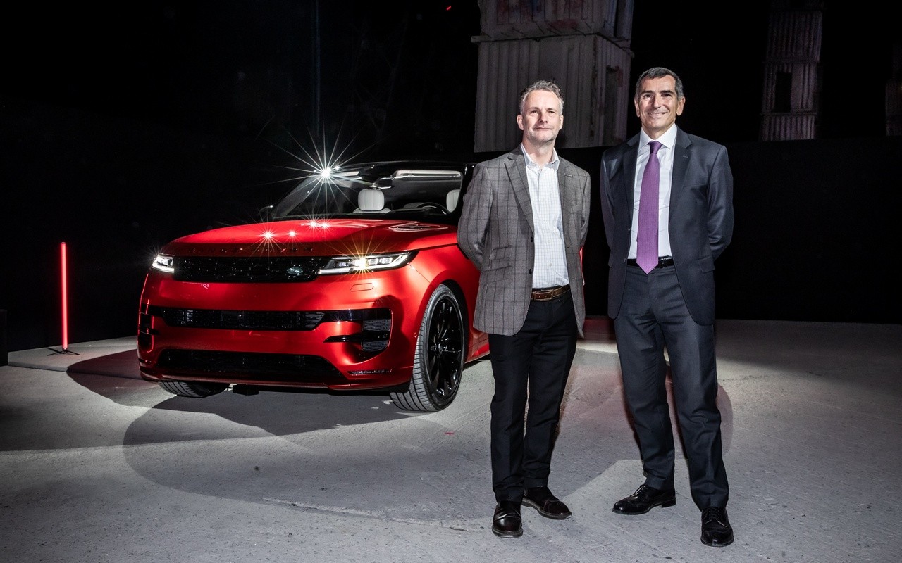 Nuova Range Rover Sport 2022: presentazione all'hangar Bicocca di Milano