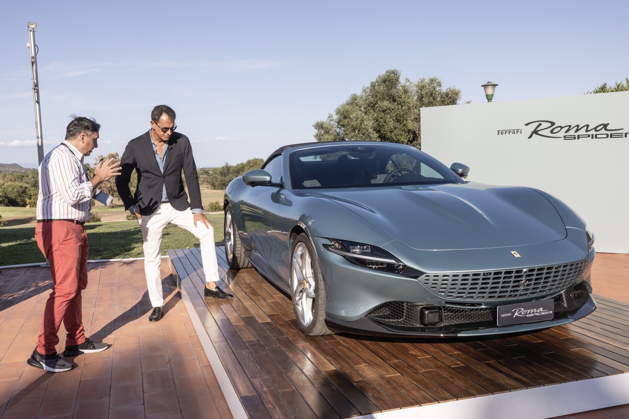 Ferrari Roma Spider: le foto con Flavio Manzoni