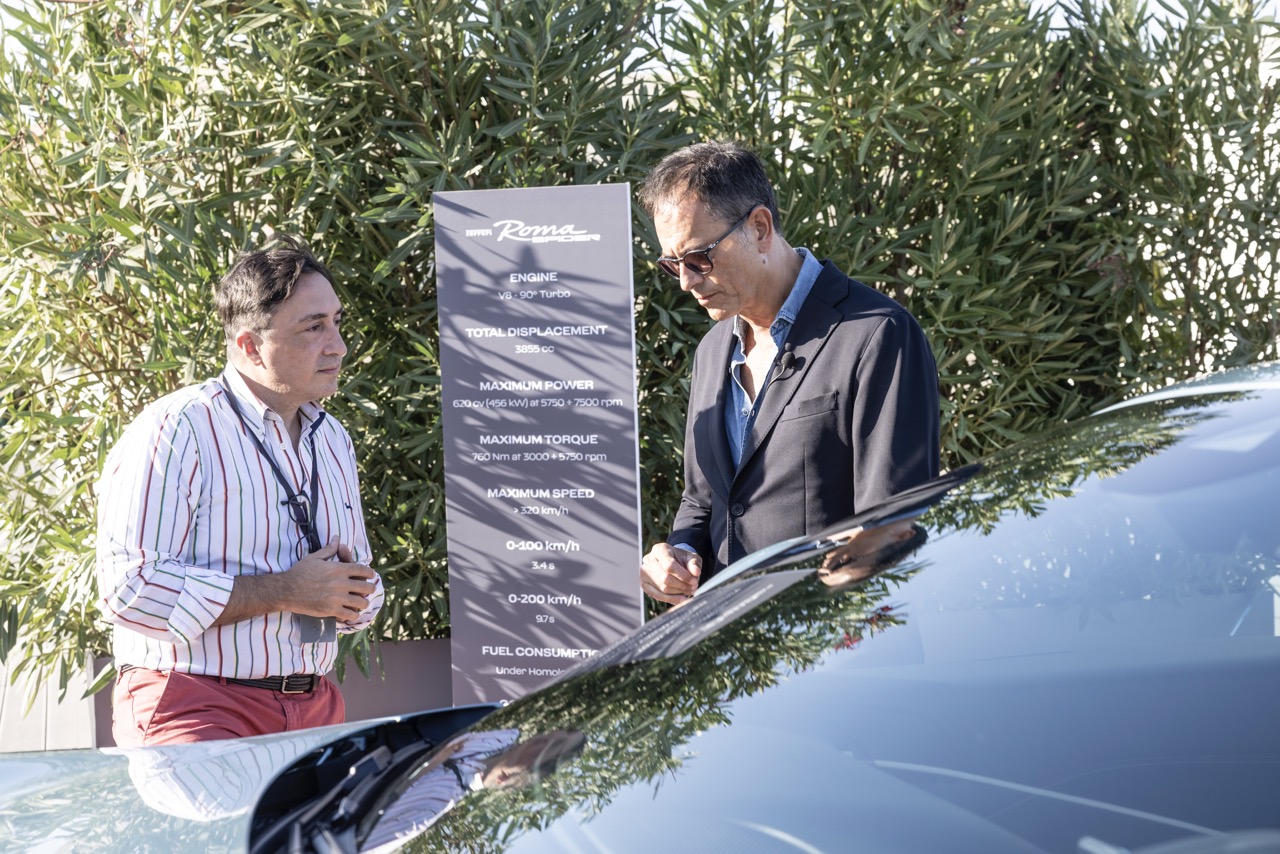 Ferrari Roma Spider: le foto con Flavio Manzoni